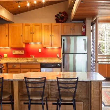 Laurelwood, A Destination Residence